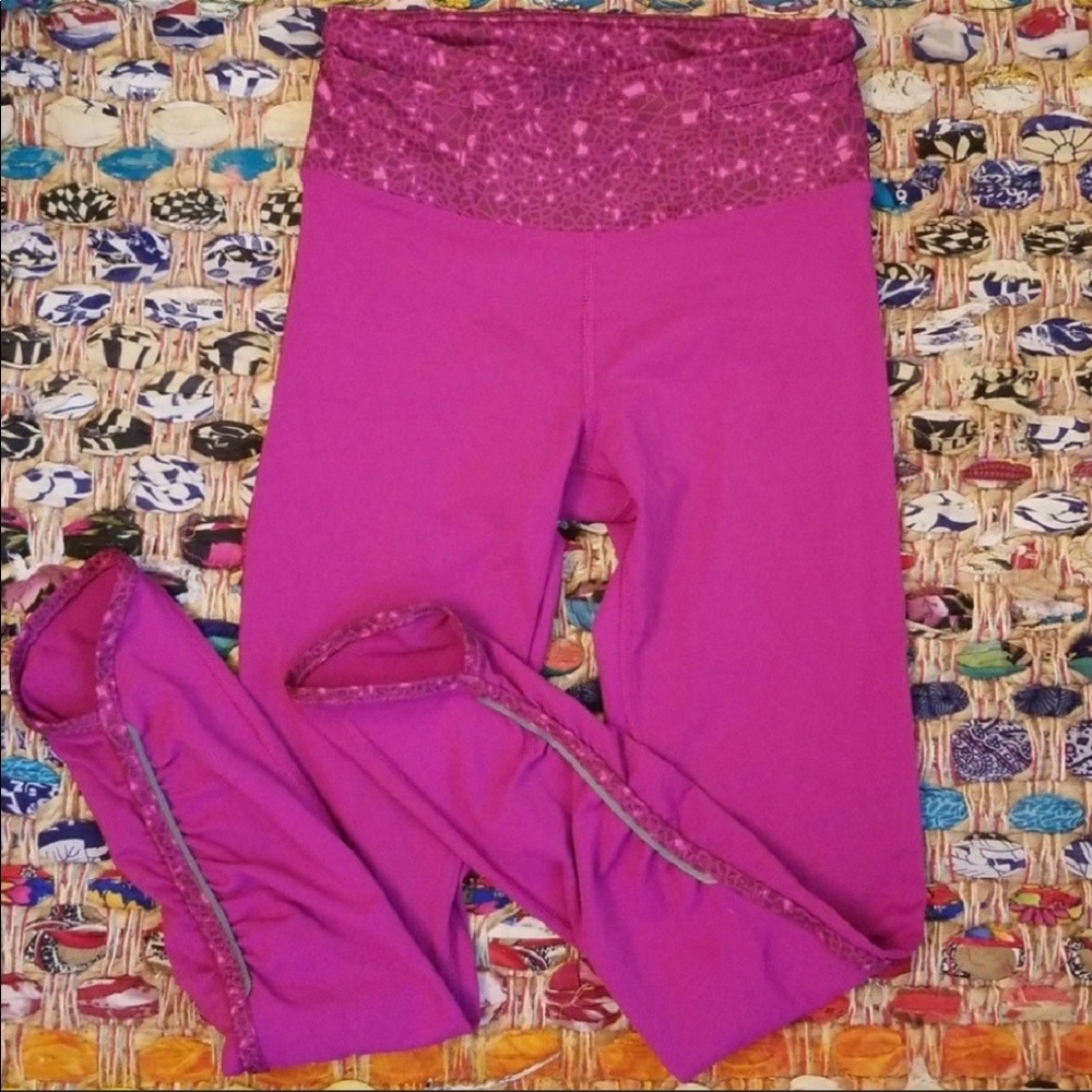 Authentic Lululemon magenta marathon crop NEW